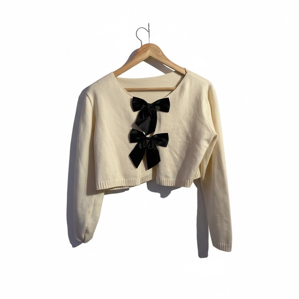 🙈SOLD🙈 Bow Sweater - Picture 2 of 5